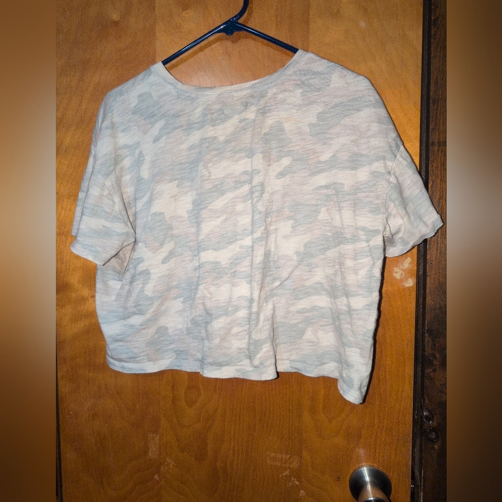 Old Navy Woman's Large Crop Tee